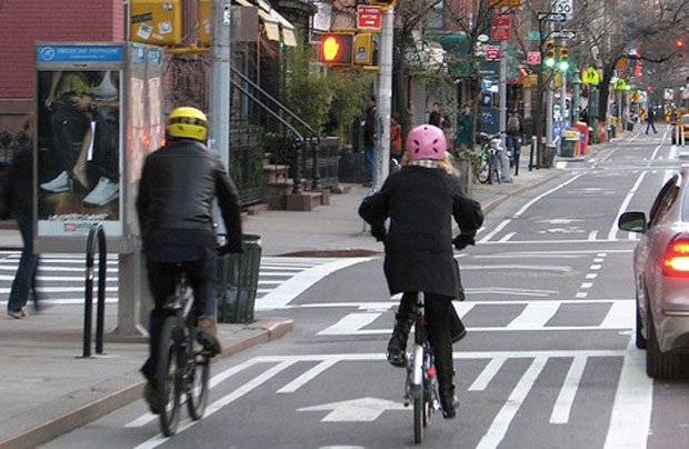 bicyclists-riding-in-new-york-city-streets
